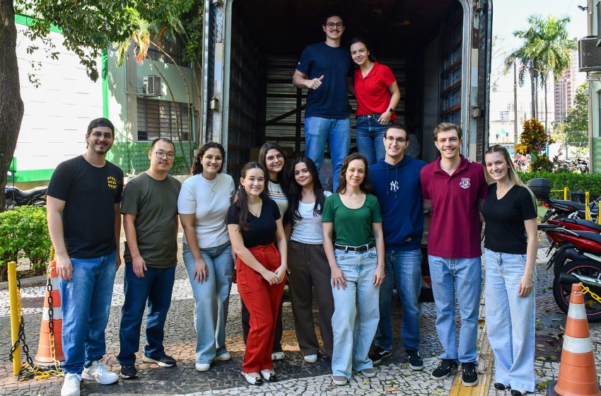  Calouros de Medicina entregam medicamentos e alimentos
